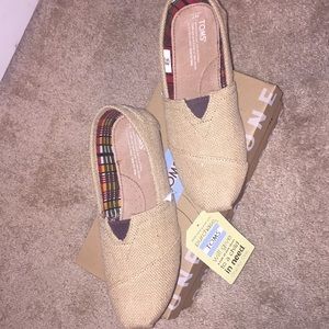 Toms